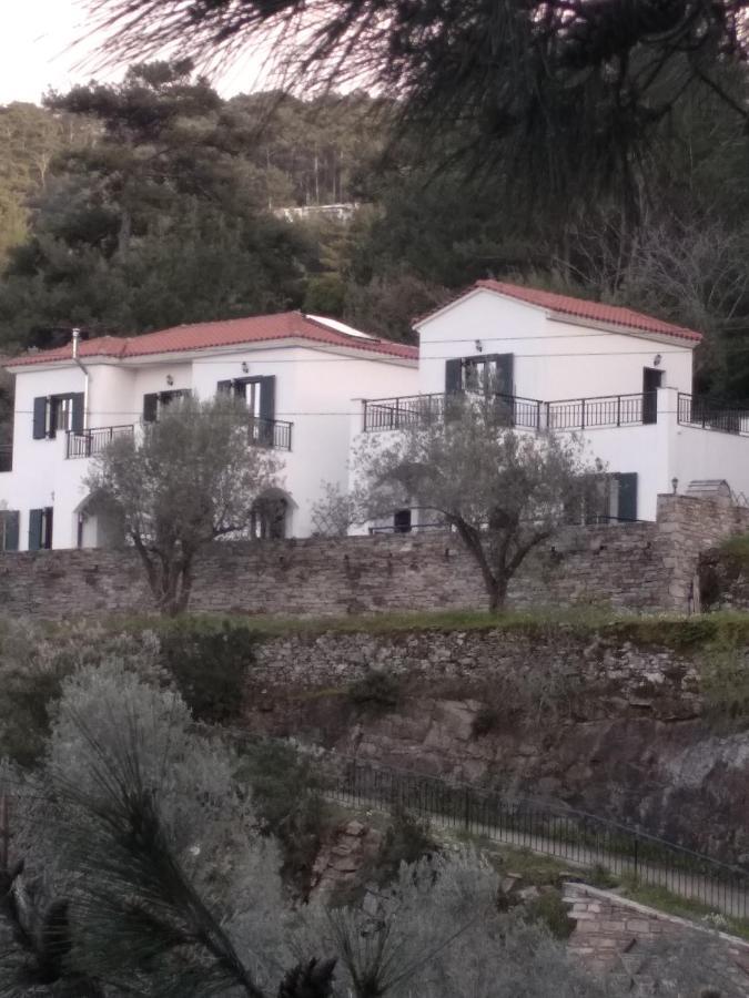 Eri Rooms To Let Raches  Екстериор снимка