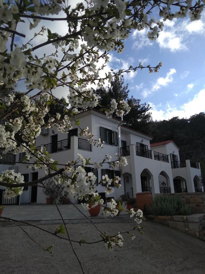 Eri Rooms To Let Raches  Екстериор снимка