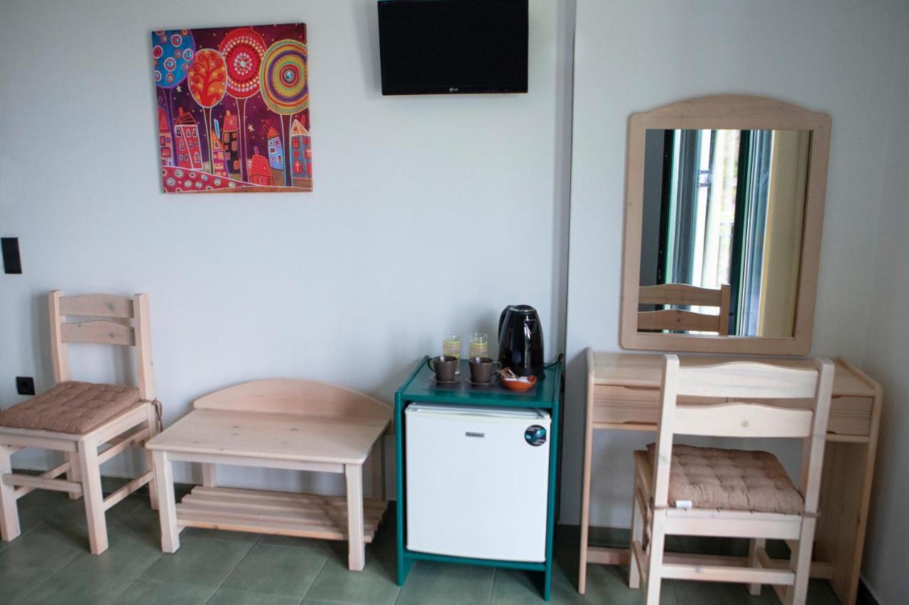 Eri Rooms To Let Raches  Екстериор снимка