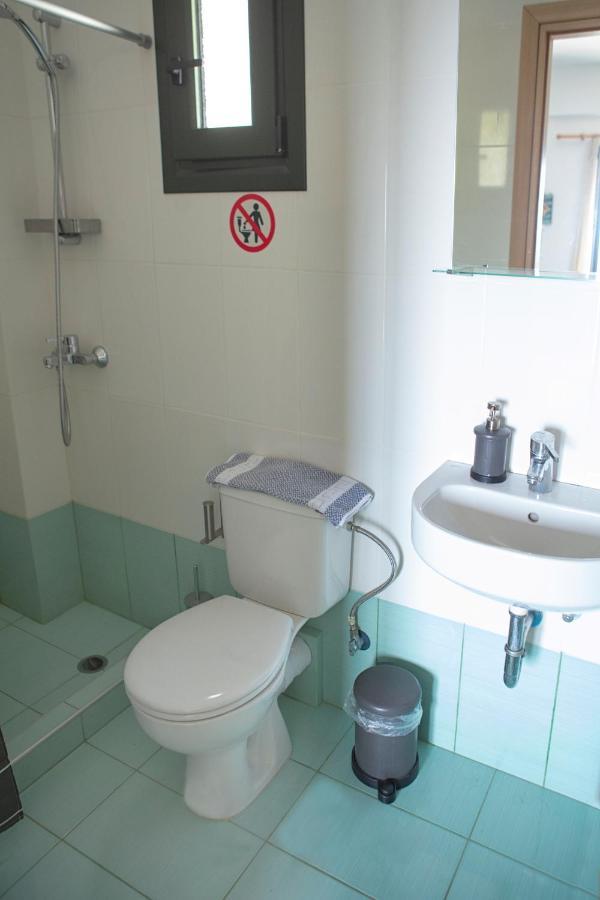 Eri Rooms To Let Raches  Екстериор снимка