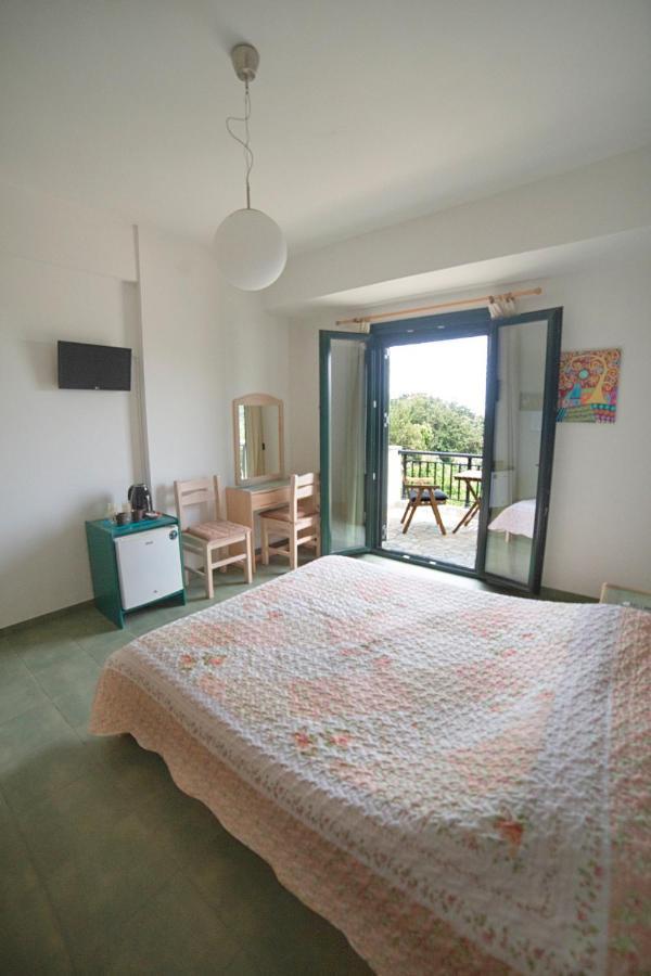 Eri Rooms To Let Raches  Екстериор снимка
