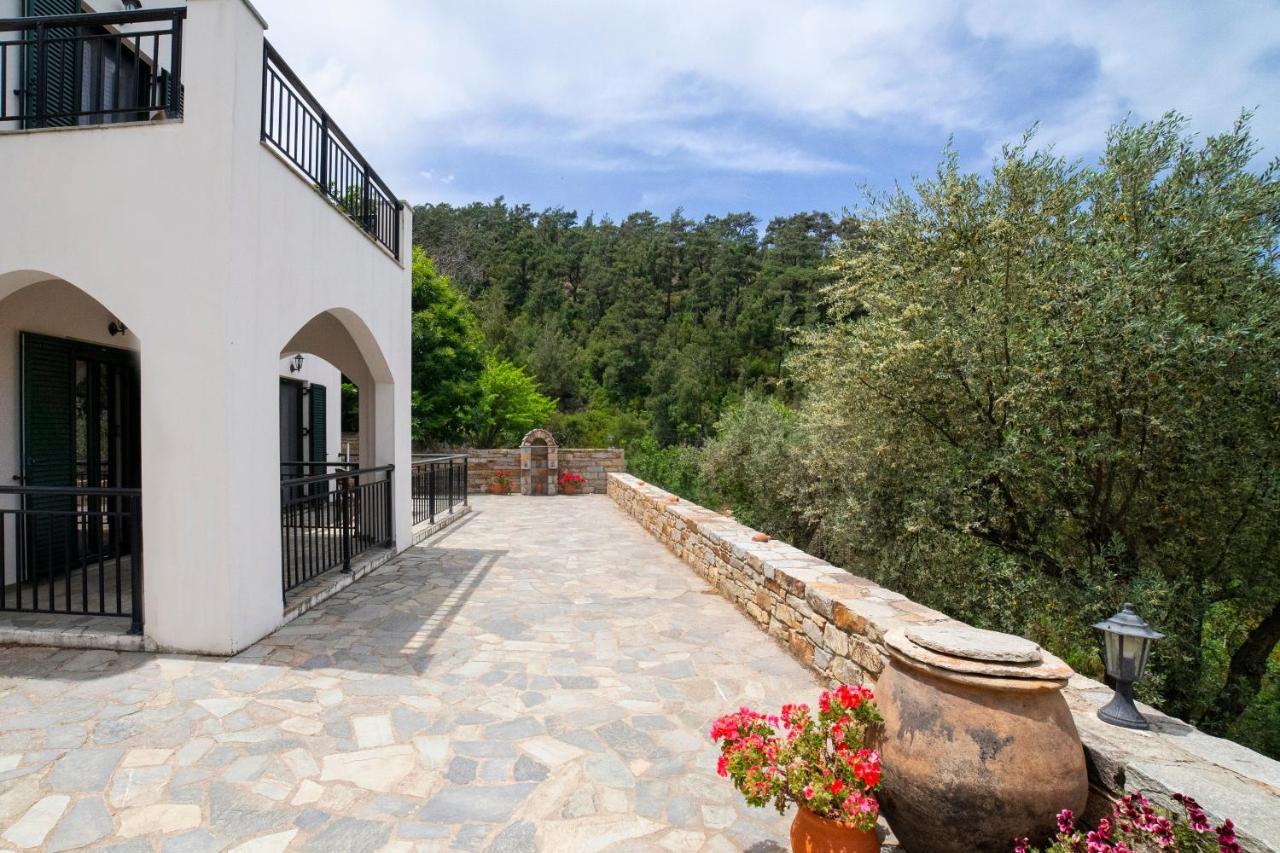 Eri Rooms To Let Raches  Екстериор снимка