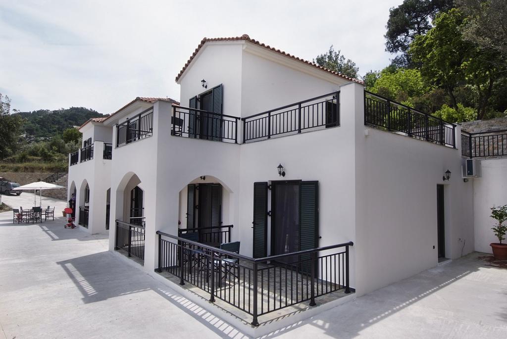 Eri Rooms To Let Raches  Екстериор снимка