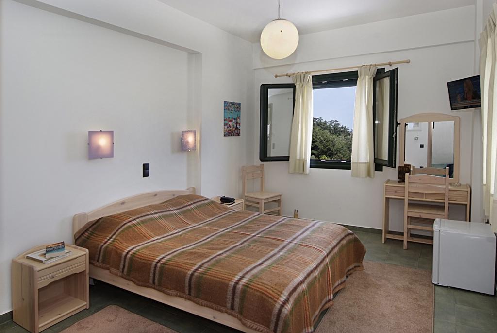 Eri Rooms To Let Raches  Стая снимка
